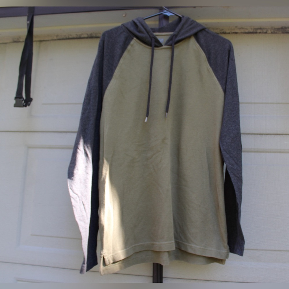 Levi’s Large Hooded Long Sleeve